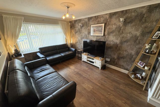 34, Hereford Way, Manchester photo 4