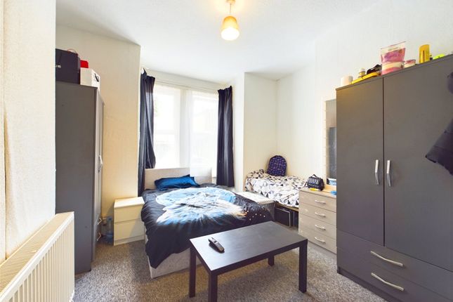 Flat to rent in Cranmer Road, Forest Gate, London