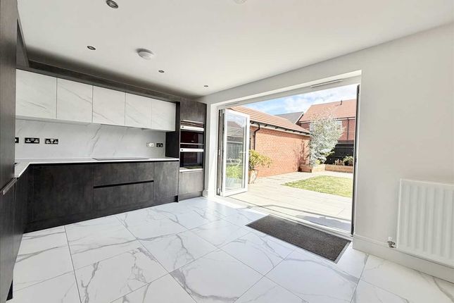 21, Pipit Grove, Nottingham photo 3