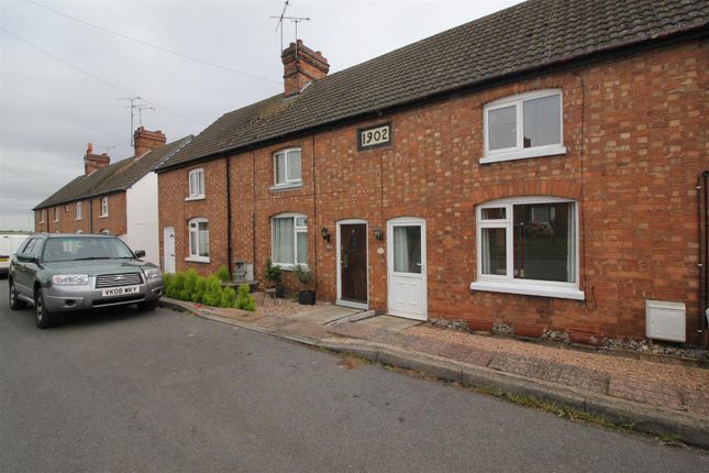 Terraced house to rent in Old Road, Bishops Itchington, Southam
