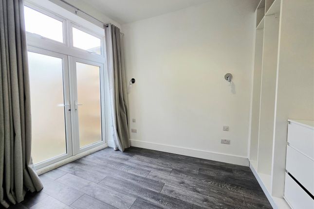 3, Lingfield Crescent, London photo 4