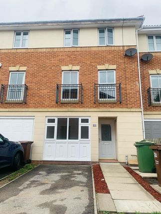 Thumbnail Town house to rent in Padgett Way, Wakefield