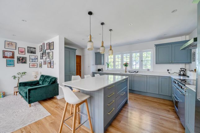 9, Abbots Close, Guildford photo 3