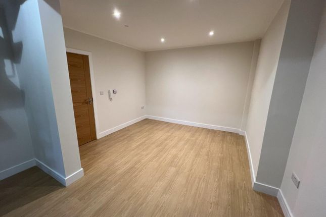 51/52 Victoria Road, Swindon photo 2