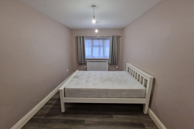 148B, High Road, London photo 3