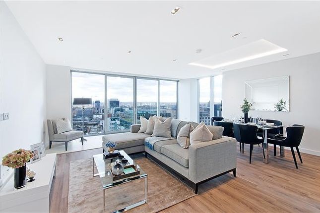 Flat to rent in Satin House, Piazza Walk, Aldgate, London