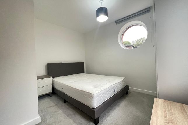 Apartment 3, Shinda House, 5, Grove Lane, West Yorkshire photo 5