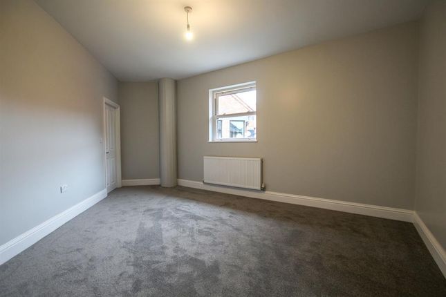 Flat to rent in Market Cross, Selby