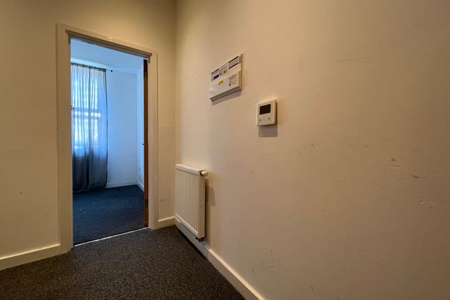 Flat 10, Prospect House, North Circular Road, London photo 4