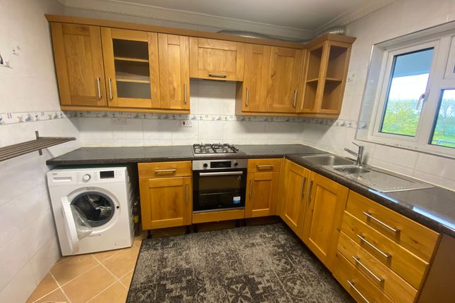 Thumbnail Flat to rent in Hydefield Court, London