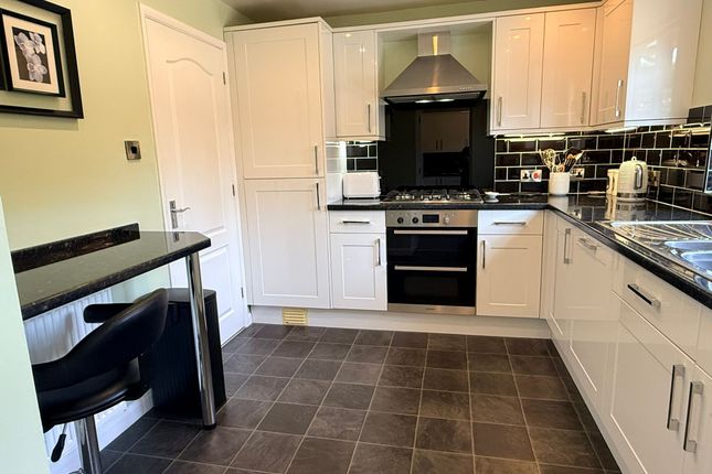 13 Elliot Close, Leicester photo 3