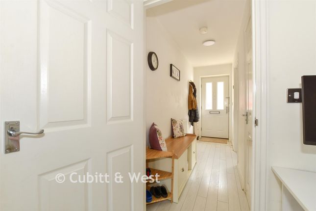 14, Garland Close, Petworth photo 2