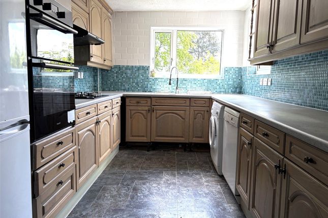 43, Howard Road, Coulsdon photo 2