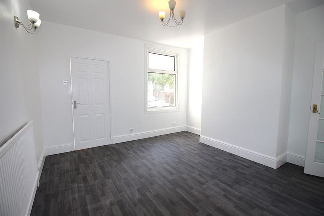 3, Queens Road, Swallownest photo 4