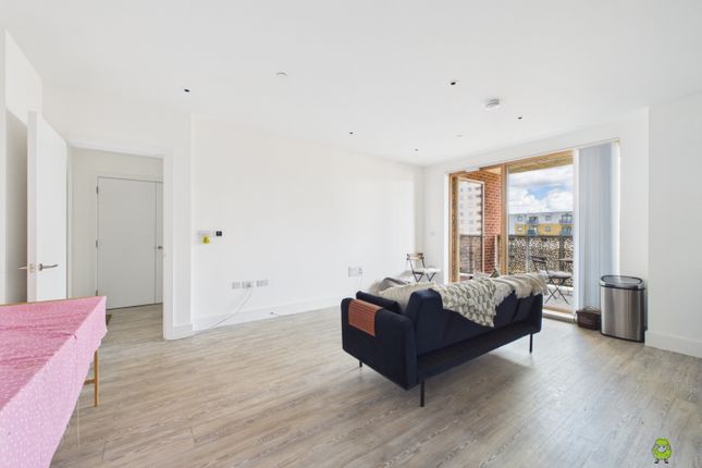Flat 102, Crane Court, 3 Wagtail Walk, London photo 4