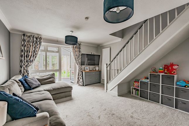 12, Hollingbourne Crescent, Crawley photo 4