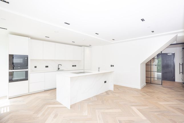 Thumbnail Maisonette to rent in Cluny Mews, Earls Court
