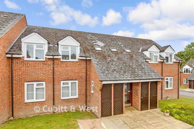 Rowan Mead, Henbit Close, Tadworth photo 2