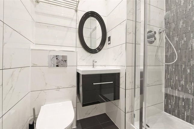 Flat 9, 58, Penywern Road, London photo 3