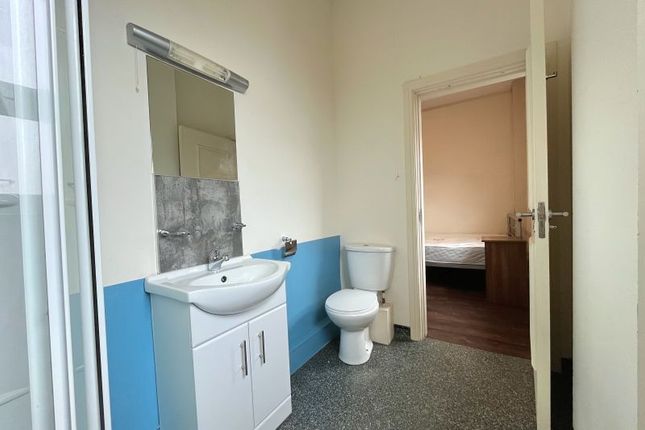 Flat 060, The Pack Horse, Nelson Square, Bolton photo 4