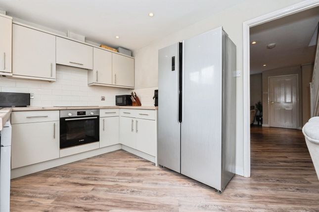 28, Moss Way, Kent photo 4