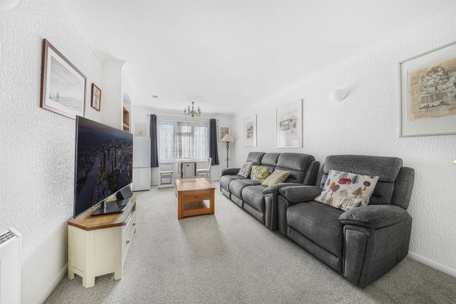 Flat 8 Riverside Court, 1, Chelwood Close, London photo 3