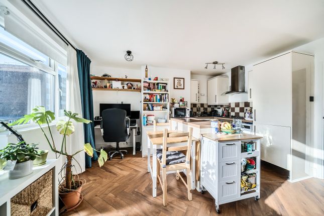 452, Sulivan Court, London photo 3