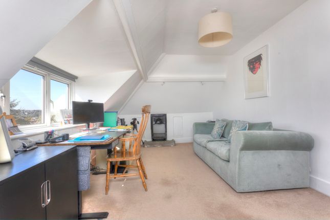 Topfloorbedroom2