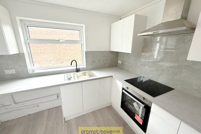 Copenhagen Close, Luton photo 5