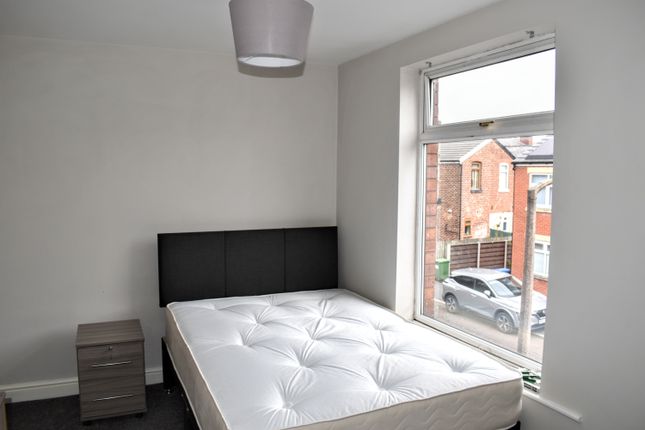 Room 1, 11, Broadhurst Street, Manchester photo 2