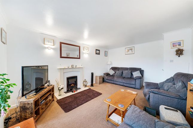8, Milton Close, Northwich photo 4