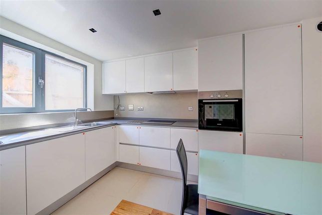 Thumbnail Terraced house to rent in Oak Terrace, London