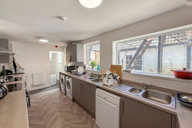 Room 6, 41, Stodman Street, Newark-on-Trent photo 5