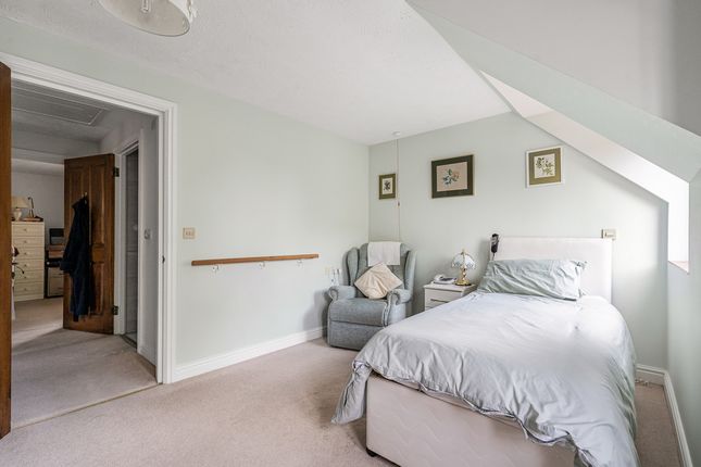 2, The South Lodge, Bicester photo 4