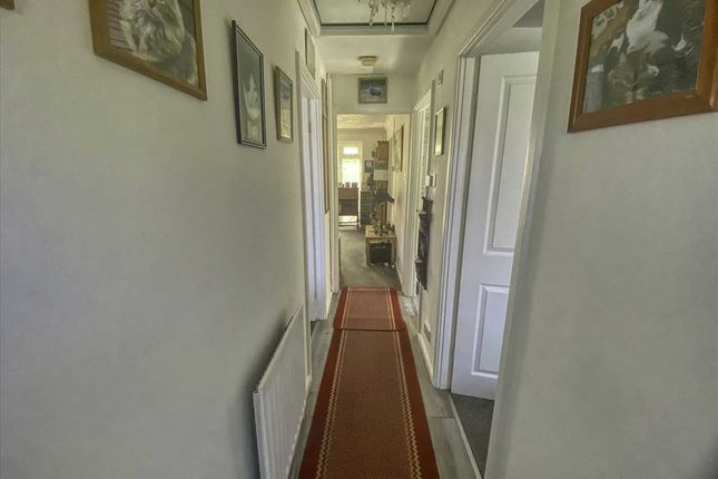 1, Oakwood Close, Frinton On Sea photo 3