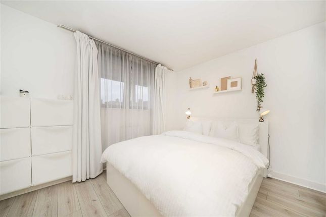 Flat for sale in Union Road, London