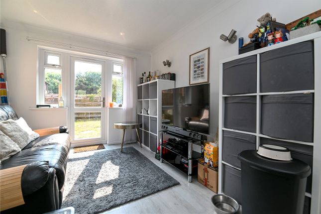 49, Eastlands, Hampshire photo 3