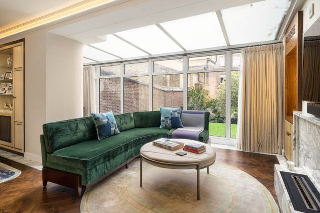 Flat for sale in Upper Grosvenor Street, London