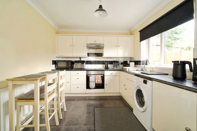 76, Bank End Avenue, Barnsley photo 4