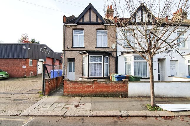 Thumbnail End terrace house to rent in Frognal Avenue, Harrow, Middlesex