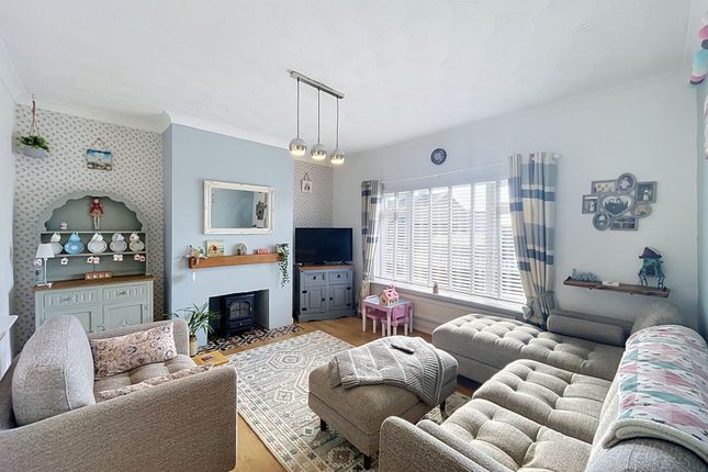 Tregarth Bryncoch Road, Bridgend photo 3