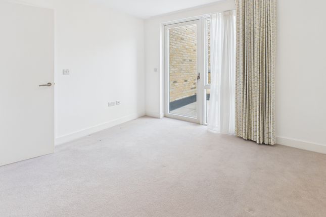 Cam02545G0-Pr0471-Still017