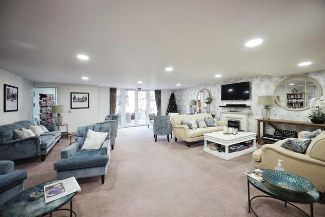 Flat for sale in Marple Lane, Chalfont St. Peter, Gerrards Cross