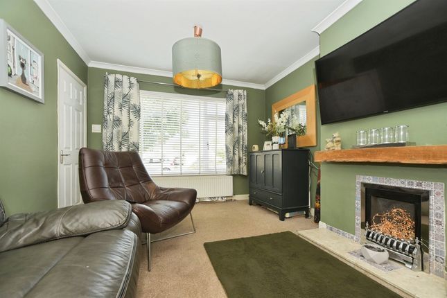 9, Downham Mead, Chippenham photo 3