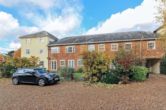 Flat for sale in Tring Station, Tring