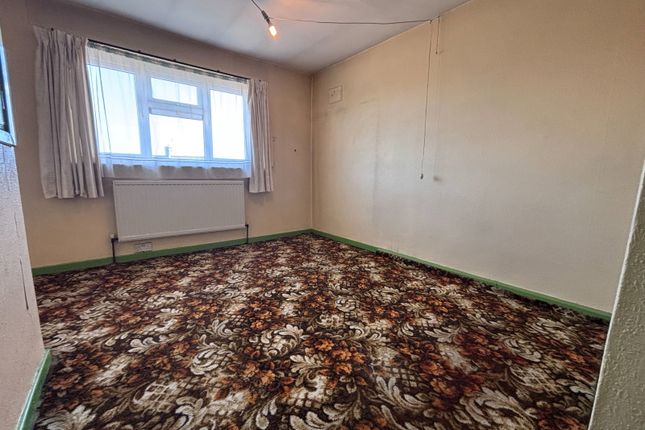 102, Salisbury Drive, Swadlincote photo 4