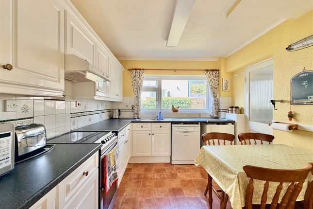 20, Mewstone Avenue, Plymouth photo 5