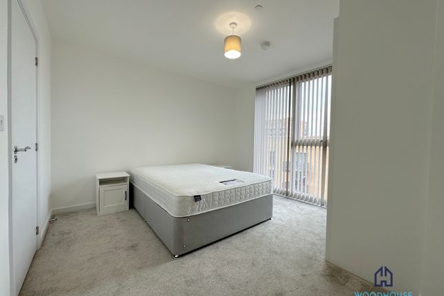 Shearwater Drive, London photo 5