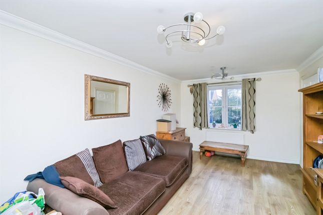 1, Kingfisher Road, Bridgend photo 3