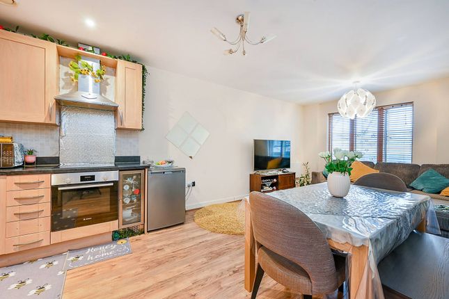 Flat for sale in Drayton Green Road, Ealing, London